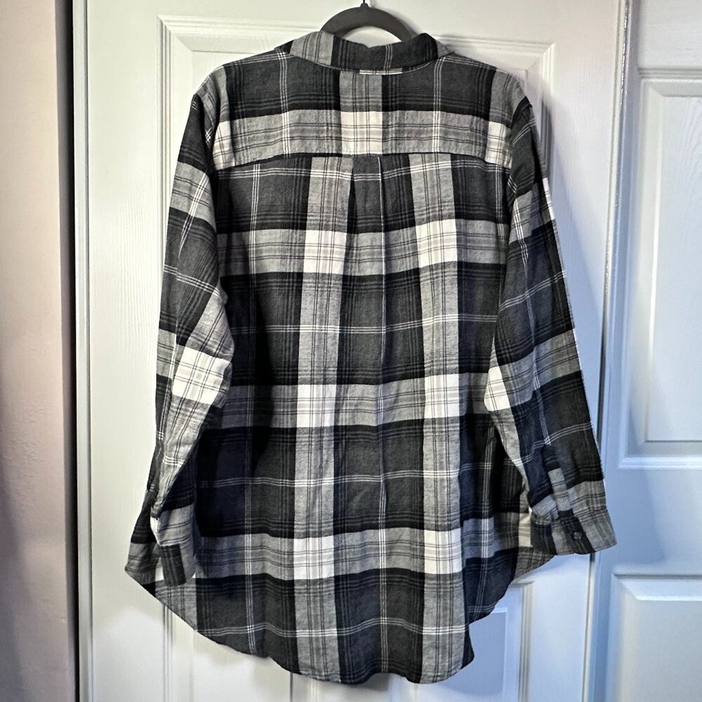 Women's 2X Old Navy Gray Plaid The Classic Flannel Button Down Shirt 100% Cotton - Picture 2 of 7